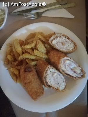 [P21] Cordon bleu cu cartofi pai.  » foto by nelu73
 - 
<span class="allrVoted glyphicon glyphicon-heart hidden" id="av1053229"></span>
<a class="m-l-10 hidden" id="sv1053229" onclick="voting_Foto_DelVot(,1053229,21649)" role="button">șterge vot <span class="glyphicon glyphicon-remove"></span></a>
<a id="v91053229" class=" c-red"  onclick="voting_Foto_SetVot(1053229)" role="button"><span class="glyphicon glyphicon-heart-empty"></span> <b>LIKE</b> = Votează poza</a> <img class="hidden"  id="f1053229W9" src="/imagini/loader.gif" border="0" /><span class="AjErrMes hidden" id="e1053229ErM"></span>