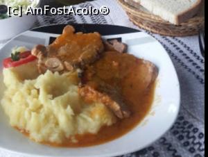 [P09] Piure de cartofi cu carne de porc.  » foto by nelu73
 - 
<span class="allrVoted glyphicon glyphicon-heart hidden" id="av1044330"></span>
<a class="m-l-10 hidden" id="sv1044330" onclick="voting_Foto_DelVot(,1044330,21649)" role="button">șterge vot <span class="glyphicon glyphicon-remove"></span></a>
<a id="v91044330" class=" c-red"  onclick="voting_Foto_SetVot(1044330)" role="button"><span class="glyphicon glyphicon-heart-empty"></span> <b>LIKE</b> = Votează poza</a> <img class="hidden"  id="f1044330W9" src="/imagini/loader.gif" border="0" /><span class="AjErrMes hidden" id="e1044330ErM"></span>