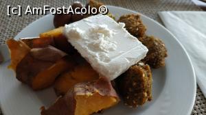 [P21] cartofi dulci , brinza feta si falafel » foto by elenaadina
 - 
<span class="allrVoted glyphicon glyphicon-heart hidden" id="av1211953"></span>
<a class="m-l-10 hidden" id="sv1211953" onclick="voting_Foto_DelVot(,1211953,21666)" role="button">șterge vot <span class="glyphicon glyphicon-remove"></span></a>
<a id="v91211953" class=" c-red"  onclick="voting_Foto_SetVot(1211953)" role="button"><span class="glyphicon glyphicon-heart-empty"></span> <b>LIKE</b> = Votează poza</a> <img class="hidden"  id="f1211953W9" src="/imagini/loader.gif" border="0" /><span class="AjErrMes hidden" id="e1211953ErM"></span>