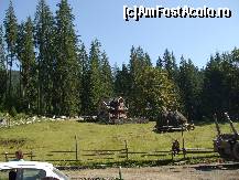 [P09] Lacul Iezer Sadova - cabanuta de deasupra poienii, vazuta din parcare » foto by valimi
 - 
<span class="allrVoted glyphicon glyphicon-heart hidden" id="av149392"></span>
<a class="m-l-10 hidden" id="sv149392" onclick="voting_Foto_DelVot(,149392,21669)" role="button">șterge vot <span class="glyphicon glyphicon-remove"></span></a>
<a id="v9149392" class=" c-red"  onclick="voting_Foto_SetVot(149392)" role="button"><span class="glyphicon glyphicon-heart-empty"></span> <b>LIKE</b> = Votează poza</a> <img class="hidden"  id="f149392W9" src="/imagini/loader.gif" border="0" /><span class="AjErrMes hidden" id="e149392ErM"></span>