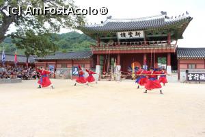 [P05] Suwon, Palatul Hwaseong Haeng, Spectacolul ''24 Arte Marțiale'', în fața porții Sinpungnu » foto by mprofeanu
 - 
<span class="allrVoted glyphicon glyphicon-heart hidden" id="av840181"></span>
<a class="m-l-10 hidden" id="sv840181" onclick="voting_Foto_DelVot(,840181,21685)" role="button">șterge vot <span class="glyphicon glyphicon-remove"></span></a>
<a id="v9840181" class=" c-red"  onclick="voting_Foto_SetVot(840181)" role="button"><span class="glyphicon glyphicon-heart-empty"></span> <b>LIKE</b> = Votează poza</a> <img class="hidden"  id="f840181W9" src="/imagini/loader.gif" border="0" /><span class="AjErrMes hidden" id="e840181ErM"></span>