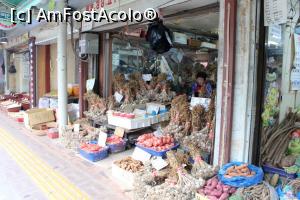 [P59] Suwon, Piața Tradițională Paldalmun, legături de usturoi și nu numai...  » foto by mprofeanu
 - 
<span class="allrVoted glyphicon glyphicon-heart hidden" id="av840258"></span>
<a class="m-l-10 hidden" id="sv840258" onclick="voting_Foto_DelVot(,840258,21685)" role="button">șterge vot <span class="glyphicon glyphicon-remove"></span></a>
<a id="v9840258" class=" c-red"  onclick="voting_Foto_SetVot(840258)" role="button"><span class="glyphicon glyphicon-heart-empty"></span> <b>LIKE</b> = Votează poza</a> <img class="hidden"  id="f840258W9" src="/imagini/loader.gif" border="0" /><span class="AjErrMes hidden" id="e840258ErM"></span>