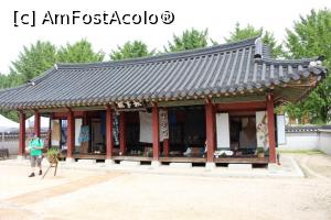 [P08] Suwon, Palatul Hwaseong Haeng, Pavilionul Jipsacheong, Cabinet Regal odinioară, azi expoziție » foto by mprofeanu
 - 
<span class="allrVoted glyphicon glyphicon-heart hidden" id="av840185"></span>
<a class="m-l-10 hidden" id="sv840185" onclick="voting_Foto_DelVot(,840185,21685)" role="button">șterge vot <span class="glyphicon glyphicon-remove"></span></a>
<a id="v9840185" class=" c-red"  onclick="voting_Foto_SetVot(840185)" role="button"><span class="glyphicon glyphicon-heart-empty"></span> <b>LIKE</b> = Votează poza</a> <img class="hidden"  id="f840185W9" src="/imagini/loader.gif" border="0" /><span class="AjErrMes hidden" id="e840185ErM"></span>