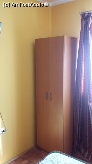 [P15] Dulap în camera pensiunii Silva Dobra din satul Dobra, comuna Şugag, judeţul Alba.  » foto by traian.leuca †
 - 
<span class="allrVoted glyphicon glyphicon-heart hidden" id="av843035"></span>
<a class="m-l-10 hidden" id="sv843035" onclick="voting_Foto_DelVot(,843035,21720)" role="button">șterge vot <span class="glyphicon glyphicon-remove"></span></a>
<a id="v9843035" class=" c-red"  onclick="voting_Foto_SetVot(843035)" role="button"><span class="glyphicon glyphicon-heart-empty"></span> <b>LIKE</b> = Votează poza</a> <img class="hidden"  id="f843035W9" src="/imagini/loader.gif" border="0" /><span class="AjErrMes hidden" id="e843035ErM"></span>