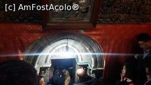 [P06] Intrarea de sub Altarul Bisericii Nasterii, acolo unde este si o frumoasa expozitie de icoane » foto by roth
 - 
<span class="allrVoted glyphicon glyphicon-heart hidden" id="av845076"></span>
<a class="m-l-10 hidden" id="sv845076" onclick="voting_Foto_DelVot(,845076,21746)" role="button">șterge vot <span class="glyphicon glyphicon-remove"></span></a>
<a id="v9845076" class=" c-red"  onclick="voting_Foto_SetVot(845076)" role="button"><span class="glyphicon glyphicon-heart-empty"></span> <b>LIKE</b> = Votează poza</a> <img class="hidden"  id="f845076W9" src="/imagini/loader.gif" border="0" /><span class="AjErrMes hidden" id="e845076ErM"></span>