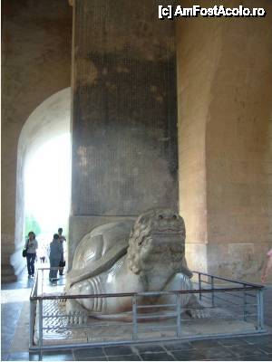 [P27] Obelisc din interiorul portii asezat pe o mare broasca testoasa » foto by cdiana
 - 
<span class="allrVoted glyphicon glyphicon-heart hidden" id="av476748"></span>
<a class="m-l-10 hidden" id="sv476748" onclick="voting_Foto_DelVot(,476748,21753)" role="button">șterge vot <span class="glyphicon glyphicon-remove"></span></a>
<a id="v9476748" class=" c-red"  onclick="voting_Foto_SetVot(476748)" role="button"><span class="glyphicon glyphicon-heart-empty"></span> <b>LIKE</b> = Votează poza</a> <img class="hidden"  id="f476748W9" src="/imagini/loader.gif" border="0" /><span class="AjErrMes hidden" id="e476748ErM"></span>