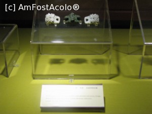 [P22] Beijing - mormintele dinastiei Ming, Sala Ofrandelor, vitrine cu diverse decoratiuni sau accesorii din jad » foto by mishu
 - 
<span class="allrVoted glyphicon glyphicon-heart hidden" id="av706128"></span>
<a class="m-l-10 hidden" id="sv706128" onclick="voting_Foto_DelVot(,706128,21753)" role="button">șterge vot <span class="glyphicon glyphicon-remove"></span></a>
<a id="v9706128" class=" c-red"  onclick="voting_Foto_SetVot(706128)" role="button"><span class="glyphicon glyphicon-heart-empty"></span> <b>LIKE</b> = Votează poza</a> <img class="hidden"  id="f706128W9" src="/imagini/loader.gif" border="0" /><span class="AjErrMes hidden" id="e706128ErM"></span>