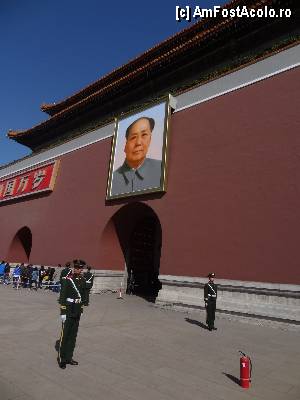 [P14] Orasul interzis / Dintre toate portretele ce ,,decorau'' poarta a ramas cea a presedintelui Mao Zedong.  » foto by Marian Preda
 - 
<span class="allrVoted glyphicon glyphicon-heart hidden" id="av381630"></span>
<a class="m-l-10 hidden" id="sv381630" onclick="voting_Foto_DelVot(,381630,21755)" role="button">șterge vot <span class="glyphicon glyphicon-remove"></span></a>
<a id="v9381630" class=" c-red"  onclick="voting_Foto_SetVot(381630)" role="button"><span class="glyphicon glyphicon-heart-empty"></span> <b>LIKE</b> = Votează poza</a> <img class="hidden"  id="f381630W9" src="/imagini/loader.gif" border="0" /><span class="AjErrMes hidden" id="e381630ErM"></span>