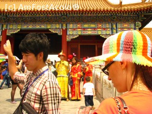 [P40] Beijing - Orasul interzis - palariile de hartie si ghidul nostru » foto by mishu
 - 
<span class="allrVoted glyphicon glyphicon-heart hidden" id="av705639"></span>
<a class="m-l-10 hidden" id="sv705639" onclick="voting_Foto_DelVot(,705639,21755)" role="button">șterge vot <span class="glyphicon glyphicon-remove"></span></a>
<a id="v9705639" class=" c-red"  onclick="voting_Foto_SetVot(705639)" role="button"><span class="glyphicon glyphicon-heart-empty"></span> <b>LIKE</b> = Votează poza</a> <img class="hidden"  id="f705639W9" src="/imagini/loader.gif" border="0" /><span class="AjErrMes hidden" id="e705639ErM"></span>