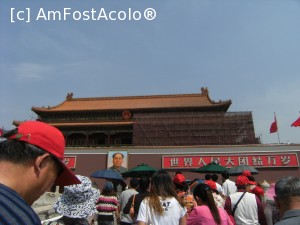 [P09] Beijing - Orasul interzis-intrare - se vede portretul Lui Mao si cele 2 inscriptii din laterele » foto by mishu
 - 
<span class="allrVoted glyphicon glyphicon-heart hidden" id="av705608"></span>
<a class="m-l-10 hidden" id="sv705608" onclick="voting_Foto_DelVot(,705608,21755)" role="button">șterge vot <span class="glyphicon glyphicon-remove"></span></a>
<a id="v9705608" class=" c-red"  onclick="voting_Foto_SetVot(705608)" role="button"><span class="glyphicon glyphicon-heart-empty"></span> <b>LIKE</b> = Votează poza</a> <img class="hidden"  id="f705608W9" src="/imagini/loader.gif" border="0" /><span class="AjErrMes hidden" id="e705608ErM"></span>