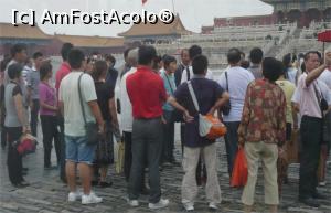 [P03] Atenția concentrată la un ghid atotștiutor.  » foto by glcitizen
 - 
<span class="allrVoted glyphicon glyphicon-heart hidden" id="av940365"></span>
<a class="m-l-10 hidden" id="sv940365" onclick="voting_Foto_DelVot(,940365,21755)" role="button">șterge vot <span class="glyphicon glyphicon-remove"></span></a>
<a id="v9940365" class=" c-red"  onclick="voting_Foto_SetVot(940365)" role="button"><span class="glyphicon glyphicon-heart-empty"></span> <b>LIKE</b> = Votează poza</a> <img class="hidden"  id="f940365W9" src="/imagini/loader.gif" border="0" /><span class="AjErrMes hidden" id="e940365ErM"></span>