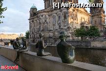 [P06] Trei fete şi un băiat, grup statuar al sculptorului Wilfried Fitzenreiter » foto by Costi
 - 
<span class="allrVoted glyphicon glyphicon-heart hidden" id="av310863"></span>
<a class="m-l-10 hidden" id="sv310863" onclick="voting_Foto_DelVot(,310863,21770)" role="button">șterge vot <span class="glyphicon glyphicon-remove"></span></a>
<a id="v9310863" class=" c-red"  onclick="voting_Foto_SetVot(310863)" role="button"><span class="glyphicon glyphicon-heart-empty"></span> <b>LIKE</b> = Votează poza</a> <img class="hidden"  id="f310863W9" src="/imagini/loader.gif" border="0" /><span class="AjErrMes hidden" id="e310863ErM"></span>