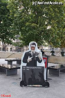 [P07] 'Ich bin ein Berliner' este celebra expresia a lui Kennedy, în vizita sa din 1963 în Berlin. Panoul se află tot pe Spreepromenade » foto by Costi
 - 
<span class="allrVoted glyphicon glyphicon-heart hidden" id="av310864"></span>
<a class="m-l-10 hidden" id="sv310864" onclick="voting_Foto_DelVot(,310864,21770)" role="button">șterge vot <span class="glyphicon glyphicon-remove"></span></a>
<a id="v9310864" class=" c-red"  onclick="voting_Foto_SetVot(310864)" role="button"><span class="glyphicon glyphicon-heart-empty"></span> <b>LIKE</b> = Votează poza</a> <img class="hidden"  id="f310864W9" src="/imagini/loader.gif" border="0" /><span class="AjErrMes hidden" id="e310864ErM"></span>