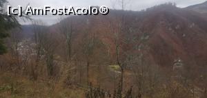 [P18] Vedere spre sat și Crucea lui Negru Vodă, de la mănăstire. » foto by Aurici
 - 
<span class="allrVoted glyphicon glyphicon-heart hidden" id="av1218689"></span>
<a class="m-l-10 hidden" id="sv1218689" onclick="voting_Foto_DelVot(,1218689,21781)" role="button">șterge vot <span class="glyphicon glyphicon-remove"></span></a>
<a id="v91218689" class=" c-red"  onclick="voting_Foto_SetVot(1218689)" role="button"><span class="glyphicon glyphicon-heart-empty"></span> <b>LIKE</b> = Votează poza</a> <img class="hidden"  id="f1218689W9" src="/imagini/loader.gif" border="0" /><span class="AjErrMes hidden" id="e1218689ErM"></span>