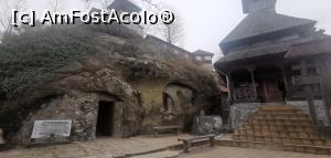 [P19] Biserica Rupestră și Biserica de lemn în stil maramureșean. » foto by Aurici
 - 
<span class="allrVoted glyphicon glyphicon-heart hidden" id="av1218690"></span>
<a class="m-l-10 hidden" id="sv1218690" onclick="voting_Foto_DelVot(,1218690,21781)" role="button">șterge vot <span class="glyphicon glyphicon-remove"></span></a>
<a id="v91218690" class=" c-red"  onclick="voting_Foto_SetVot(1218690)" role="button"><span class="glyphicon glyphicon-heart-empty"></span> <b>LIKE</b> = Votează poza</a> <img class="hidden"  id="f1218690W9" src="/imagini/loader.gif" border="0" /><span class="AjErrMes hidden" id="e1218690ErM"></span>