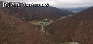 [P39] Vedere de la Peștera Moșului. » foto by Aurici
 - 
<span class="allrVoted glyphicon glyphicon-heart hidden" id="av1218710"></span>
<a class="m-l-10 hidden" id="sv1218710" onclick="voting_Foto_DelVot(,1218710,21781)" role="button">șterge vot <span class="glyphicon glyphicon-remove"></span></a>
<a id="v91218710" class=" c-red"  onclick="voting_Foto_SetVot(1218710)" role="button"><span class="glyphicon glyphicon-heart-empty"></span> <b>LIKE</b> = Votează poza</a> <img class="hidden"  id="f1218710W9" src="/imagini/loader.gif" border="0" /><span class="AjErrMes hidden" id="e1218710ErM"></span>