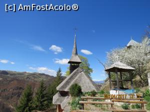 [P23] Biserica nouă în stil maramureșan.  » foto by elviramvio
 - 
<span class="allrVoted glyphicon glyphicon-heart hidden" id="av846025"></span>
<a class="m-l-10 hidden" id="sv846025" onclick="voting_Foto_DelVot(,846025,21781)" role="button">șterge vot <span class="glyphicon glyphicon-remove"></span></a>
<a id="v9846025" class=" c-red"  onclick="voting_Foto_SetVot(846025)" role="button"><span class="glyphicon glyphicon-heart-empty"></span> <b>LIKE</b> = Votează poza</a> <img class="hidden"  id="f846025W9" src="/imagini/loader.gif" border="0" /><span class="AjErrMes hidden" id="e846025ErM"></span>