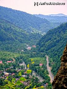 [P17] Imagine panoramică de undeva, de la înălțimea drumului către Mănăstirea Cetățuia Negru Vodă » foto by mariana.olaru
 - 
<span class="allrVoted glyphicon glyphicon-heart hidden" id="av278715"></span>
<a class="m-l-10 hidden" id="sv278715" onclick="voting_Foto_DelVot(,278715,21781)" role="button">șterge vot <span class="glyphicon glyphicon-remove"></span></a>
<a id="v9278715" class=" c-red"  onclick="voting_Foto_SetVot(278715)" role="button"><span class="glyphicon glyphicon-heart-empty"></span> <b>LIKE</b> = Votează poza</a> <img class="hidden"  id="f278715W9" src="/imagini/loader.gif" border="0" /><span class="AjErrMes hidden" id="e278715ErM"></span>