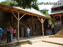 [P21] Alături de biserica nouă din lemn se află biserica rupestră, a cărei intrare a fost protejată de un pridvor de lemn » foto by mariana.olaru
 - 
<span class="allrVoted glyphicon glyphicon-heart hidden" id="av278728"></span>
<a class="m-l-10 hidden" id="sv278728" onclick="voting_Foto_DelVot(,278728,21781)" role="button">șterge vot <span class="glyphicon glyphicon-remove"></span></a>
<a id="v9278728" class=" c-red"  onclick="voting_Foto_SetVot(278728)" role="button"><span class="glyphicon glyphicon-heart-empty"></span> <b>LIKE</b> = Votează poza</a> <img class="hidden"  id="f278728W9" src="/imagini/loader.gif" border="0" /><span class="AjErrMes hidden" id="e278728ErM"></span>