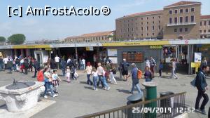 [P13] Stația de vaporetto Piazzale Roma. Peroanele F și G » foto by ungureanica
 - 
<span class="allrVoted glyphicon glyphicon-heart hidden" id="av1077912"></span>
<a class="m-l-10 hidden" id="sv1077912" onclick="voting_Foto_DelVot(,1077912,21809)" role="button">șterge vot <span class="glyphicon glyphicon-remove"></span></a>
<a id="v91077912" class=" c-red"  onclick="voting_Foto_SetVot(1077912)" role="button"><span class="glyphicon glyphicon-heart-empty"></span> <b>LIKE</b> = Votează poza</a> <img class="hidden"  id="f1077912W9" src="/imagini/loader.gif" border="0" /><span class="AjErrMes hidden" id="e1077912ErM"></span>