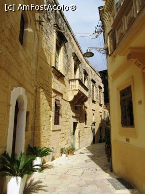 [P13] Pierdut in Birgu » foto by Radu Tudoran
 - 
<span class="allrVoted glyphicon glyphicon-heart hidden" id="av819621"></span>
<a class="m-l-10 hidden" id="sv819621" onclick="voting_Foto_DelVot(,819621,21814)" role="button">șterge vot <span class="glyphicon glyphicon-remove"></span></a>
<a id="v9819621" class=" c-red"  onclick="voting_Foto_SetVot(819621)" role="button"><span class="glyphicon glyphicon-heart-empty"></span> <b>LIKE</b> = Votează poza</a> <img class="hidden"  id="f819621W9" src="/imagini/loader.gif" border="0" /><span class="AjErrMes hidden" id="e819621ErM"></span>