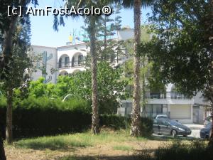 [P21] Hotelul Cactus, vazut din parcul cu palmieri » foto by dorgo
 - 
<span class="allrVoted glyphicon glyphicon-heart hidden" id="av848810"></span>
<a class="m-l-10 hidden" id="sv848810" onclick="voting_Foto_DelVot(,848810,21818)" role="button">șterge vot <span class="glyphicon glyphicon-remove"></span></a>
<a id="v9848810" class=" c-red"  onclick="voting_Foto_SetVot(848810)" role="button"><span class="glyphicon glyphicon-heart-empty"></span> <b>LIKE</b> = Votează poza</a> <img class="hidden"  id="f848810W9" src="/imagini/loader.gif" border="0" /><span class="AjErrMes hidden" id="e848810ErM"></span>