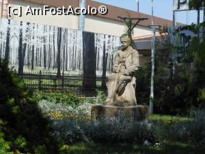 [P12] București - Parcul Tei. I. L. Caragiale în fața Restaurantului The President. » foto by iulianic
 - 
<span class="allrVoted glyphicon glyphicon-heart hidden" id="av1366175"></span>
<a class="m-l-10 hidden" id="sv1366175" onclick="voting_Foto_DelVot(,1366175,21819)" role="button">șterge vot <span class="glyphicon glyphicon-remove"></span></a>
<a id="v91366175" class=" c-red"  onclick="voting_Foto_SetVot(1366175)" role="button"><span class="glyphicon glyphicon-heart-empty"></span> <b>LIKE</b> = Votează poza</a> <img class="hidden"  id="f1366175W9" src="/imagini/loader.gif" border="0" /><span class="AjErrMes hidden" id="e1366175ErM"></span>