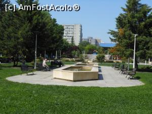 [P17] București - Parcul Tei. Fântânile fără apă. » foto by iulianic
 - 
<span class="allrVoted glyphicon glyphicon-heart hidden" id="av1366180"></span>
<a class="m-l-10 hidden" id="sv1366180" onclick="voting_Foto_DelVot(,1366180,21819)" role="button">șterge vot <span class="glyphicon glyphicon-remove"></span></a>
<a id="v91366180" class=" c-red"  onclick="voting_Foto_SetVot(1366180)" role="button"><span class="glyphicon glyphicon-heart-empty"></span> <b>LIKE</b> = Votează poza</a> <img class="hidden"  id="f1366180W9" src="/imagini/loader.gif" border="0" /><span class="AjErrMes hidden" id="e1366180ErM"></span>