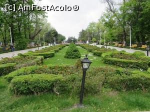 [P02] Aleea președintelui azer - Parcul Tei, București.  » foto by tata123 🔱
 - 
<span class="allrVoted glyphicon glyphicon-heart hidden" id="av849064"></span>
<a class="m-l-10 hidden" id="sv849064" onclick="voting_Foto_DelVot(,849064,21819)" role="button">șterge vot <span class="glyphicon glyphicon-remove"></span></a>
<a id="v9849064" class=" c-red"  onclick="voting_Foto_SetVot(849064)" role="button"><span class="glyphicon glyphicon-heart-empty"></span> <b>LIKE</b> = Votează poza</a> <img class="hidden"  id="f849064W9" src="/imagini/loader.gif" border="0" /><span class="AjErrMes hidden" id="e849064ErM"></span>