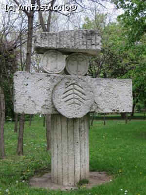 [P06] „Balade și legende”, sculptură de Geta Caragiu - Parcul Tei, București.  » foto by tata123 🔱
 - 
<span class="allrVoted glyphicon glyphicon-heart hidden" id="av849068"></span>
<a class="m-l-10 hidden" id="sv849068" onclick="voting_Foto_DelVot(,849068,21819)" role="button">șterge vot <span class="glyphicon glyphicon-remove"></span></a>
<a id="v9849068" class=" c-red"  onclick="voting_Foto_SetVot(849068)" role="button"><span class="glyphicon glyphicon-heart-empty"></span> <b>LIKE</b> = Votează poza</a> <img class="hidden"  id="f849068W9" src="/imagini/loader.gif" border="0" /><span class="AjErrMes hidden" id="e849068ErM"></span>