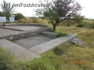 [P20] Cetatea Sucidava - Absida estică a Basilicii paleocreștine.  » foto by iulianic
 - 
<span class="allrVoted glyphicon glyphicon-heart hidden" id="av961865"></span>
<a class="m-l-10 hidden" id="sv961865" onclick="voting_Foto_DelVot(,961865,21840)" role="button">șterge vot <span class="glyphicon glyphicon-remove"></span></a>
<a id="v9961865" class=" c-red"  onclick="voting_Foto_SetVot(961865)" role="button"><span class="glyphicon glyphicon-heart-empty"></span> <b>LIKE</b> = Votează poza</a> <img class="hidden"  id="f961865W9" src="/imagini/loader.gif" border="0" /><span class="AjErrMes hidden" id="e961865ErM"></span>