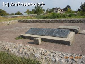 [P21] Cetatea Sucidava - Mormântul de la Basilica paleocreștină.  » foto by iulianic
 - 
<span class="allrVoted glyphicon glyphicon-heart hidden" id="av961866"></span>
<a class="m-l-10 hidden" id="sv961866" onclick="voting_Foto_DelVot(,961866,21840)" role="button">șterge vot <span class="glyphicon glyphicon-remove"></span></a>
<a id="v9961866" class=" c-red"  onclick="voting_Foto_SetVot(961866)" role="button"><span class="glyphicon glyphicon-heart-empty"></span> <b>LIKE</b> = Votează poza</a> <img class="hidden"  id="f961866W9" src="/imagini/loader.gif" border="0" /><span class="AjErrMes hidden" id="e961866ErM"></span>