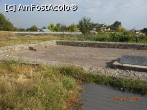 [P22] Cetatea Sucidava - Basilica paleocreștină. Intrarea pe latura de vest.  » foto by iulianic
 - 
<span class="allrVoted glyphicon glyphicon-heart hidden" id="av961867"></span>
<a class="m-l-10 hidden" id="sv961867" onclick="voting_Foto_DelVot(,961867,21840)" role="button">șterge vot <span class="glyphicon glyphicon-remove"></span></a>
<a id="v9961867" class=" c-red"  onclick="voting_Foto_SetVot(961867)" role="button"><span class="glyphicon glyphicon-heart-empty"></span> <b>LIKE</b> = Votează poza</a> <img class="hidden"  id="f961867W9" src="/imagini/loader.gif" border="0" /><span class="AjErrMes hidden" id="e961867ErM"></span>