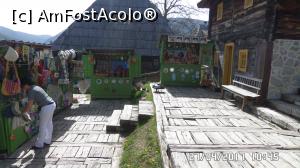 [P18] Suveniruri în satul de lemn » foto by ungureanica
 - 
<span class="allrVoted glyphicon glyphicon-heart hidden" id="av851924"></span>
<a class="m-l-10 hidden" id="sv851924" onclick="voting_Foto_DelVot(,851924,21860)" role="button">șterge vot <span class="glyphicon glyphicon-remove"></span></a>
<a id="v9851924" class=" c-red"  onclick="voting_Foto_SetVot(851924)" role="button"><span class="glyphicon glyphicon-heart-empty"></span> <b>LIKE</b> = Votează poza</a> <img class="hidden"  id="f851924W9" src="/imagini/loader.gif" border="0" /><span class="AjErrMes hidden" id="e851924ErM"></span>