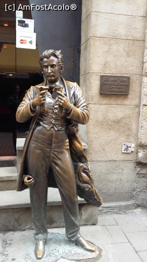 [P32] Leopold von Sachei Masoch, parintele masochismului. La intrarea in cafenea, o domnisoara nu foarte cuminte iti aplica un bici in partea dorsala. Cu toate acestea, cafeneaua e foarte aglomerata...  » foto by raducondurache
 - 
<span class="allrVoted glyphicon glyphicon-heart hidden" id="av855099"></span>
<a class="m-l-10 hidden" id="sv855099" onclick="voting_Foto_DelVot(,855099,21904)" role="button">șterge vot <span class="glyphicon glyphicon-remove"></span></a>
<a id="v9855099" class=" c-red"  onclick="voting_Foto_SetVot(855099)" role="button"><span class="glyphicon glyphicon-heart-empty"></span> <b>LIKE</b> = Votează poza</a> <img class="hidden"  id="f855099W9" src="/imagini/loader.gif" border="0" /><span class="AjErrMes hidden" id="e855099ErM"></span>