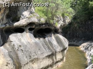 [P05] Aici se merge pe malul drept pe stanca » foto by Dan&Ema
 - 
<span class="allrVoted glyphicon glyphicon-heart hidden" id="av1176946"></span>
<a class="m-l-10 hidden" id="sv1176946" onclick="voting_Foto_DelVot(,1176946,21910)" role="button">șterge vot <span class="glyphicon glyphicon-remove"></span></a>
<a id="v91176946" class=" c-red"  onclick="voting_Foto_SetVot(1176946)" role="button"><span class="glyphicon glyphicon-heart-empty"></span> <b>LIKE</b> = Votează poza</a> <img class="hidden"  id="f1176946W9" src="/imagini/loader.gif" border="0" /><span class="AjErrMes hidden" id="e1176946ErM"></span>