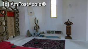 [P07] Icoana împărătească a lui Isus Hristos din partea dreaptă a altarului însoțită de un covoraș pentru rugăciune. Reprezentare mult mai naturală a lui Iisus Hristos decât în bisericile ortodoxe obișnuite.  » foto by Lucien
 - 
<span class="allrVoted glyphicon glyphicon-heart hidden" id="av855452"></span>
<a class="m-l-10 hidden" id="sv855452" onclick="voting_Foto_DelVot(,855452,21912)" role="button">șterge vot <span class="glyphicon glyphicon-remove"></span></a>
<a id="v9855452" class=" c-red"  onclick="voting_Foto_SetVot(855452)" role="button"><span class="glyphicon glyphicon-heart-empty"></span> <b>LIKE</b> = Votează poza</a> <img class="hidden"  id="f855452W9" src="/imagini/loader.gif" border="0" /><span class="AjErrMes hidden" id="e855452ErM"></span>