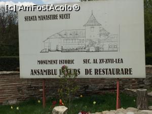 [P13] Pancarta care marcheaza programul de restaurare al Ansamblului Manastirii Nucet - monument istoric » foto by Dan&Ema
 - 
<span class="allrVoted glyphicon glyphicon-heart hidden" id="av856425"></span>
<a class="m-l-10 hidden" id="sv856425" onclick="voting_Foto_DelVot(,856425,21922)" role="button">șterge vot <span class="glyphicon glyphicon-remove"></span></a>
<a id="v9856425" class=" c-red"  onclick="voting_Foto_SetVot(856425)" role="button"><span class="glyphicon glyphicon-heart-empty"></span> <b>LIKE</b> = Votează poza</a> <img class="hidden"  id="f856425W9" src="/imagini/loader.gif" border="0" /><span class="AjErrMes hidden" id="e856425ErM"></span>