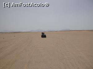 [P09] Cu quad-ul in desert.  » foto by geelhr
 - 
<span class="allrVoted glyphicon glyphicon-heart hidden" id="av857118"></span>
<a class="m-l-10 hidden" id="sv857118" onclick="voting_Foto_DelVot(,857118,21927)" role="button">șterge vot <span class="glyphicon glyphicon-remove"></span></a>
<a id="v9857118" class=" c-red"  onclick="voting_Foto_SetVot(857118)" role="button"><span class="glyphicon glyphicon-heart-empty"></span> <b>LIKE</b> = Votează poza</a> <img class="hidden"  id="f857118W9" src="/imagini/loader.gif" border="0" /><span class="AjErrMes hidden" id="e857118ErM"></span>