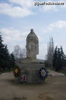 [P19] Monumentul celor căzuţi în Afganistan...  » foto by Ovidiu istorie
 - 
<span class="allrVoted glyphicon glyphicon-heart hidden" id="av420394"></span>
<a class="m-l-10 hidden" id="sv420394" onclick="voting_Foto_DelVot(,420394,21932)" role="button">șterge vot <span class="glyphicon glyphicon-remove"></span></a>
<a id="v9420394" class=" c-red"  onclick="voting_Foto_SetVot(420394)" role="button"><span class="glyphicon glyphicon-heart-empty"></span> <b>LIKE</b> = Votează poza</a> <img class="hidden"  id="f420394W9" src="/imagini/loader.gif" border="0" /><span class="AjErrMes hidden" id="e420394ErM"></span>