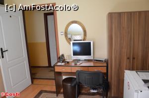 [P10] Imagine din cameră. Se poate vedea și holul comun al „apartamentului”.  » foto by Costi
 - 
<span class="allrVoted glyphicon glyphicon-heart hidden" id="av857641"></span>
<a class="m-l-10 hidden" id="sv857641" onclick="voting_Foto_DelVot(,857641,21945)" role="button">șterge vot <span class="glyphicon glyphicon-remove"></span></a>
<a id="v9857641" class=" c-red"  onclick="voting_Foto_SetVot(857641)" role="button"><span class="glyphicon glyphicon-heart-empty"></span> <b>LIKE</b> = Votează poza</a> <img class="hidden"  id="f857641W9" src="/imagini/loader.gif" border="0" /><span class="AjErrMes hidden" id="e857641ErM"></span>