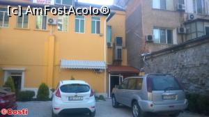 [P18] Intrarea în recepția hotelului se face pe ușa din partea dreaptă a clădirii.  » foto by Costi
 - 
<span class="allrVoted glyphicon glyphicon-heart hidden" id="av857649"></span>
<a class="m-l-10 hidden" id="sv857649" onclick="voting_Foto_DelVot(,857649,21945)" role="button">șterge vot <span class="glyphicon glyphicon-remove"></span></a>
<a id="v9857649" class=" c-red"  onclick="voting_Foto_SetVot(857649)" role="button"><span class="glyphicon glyphicon-heart-empty"></span> <b>LIKE</b> = Votează poza</a> <img class="hidden"  id="f857649W9" src="/imagini/loader.gif" border="0" /><span class="AjErrMes hidden" id="e857649ErM"></span>