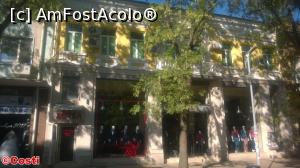[P20] Hotelul Miraj, cu magazinul de îmbrăcăminte la parter. Mansarda nu se vede.  » foto by Costi
 - 
<span class="allrVoted glyphicon glyphicon-heart hidden" id="av857651"></span>
<a class="m-l-10 hidden" id="sv857651" onclick="voting_Foto_DelVot(,857651,21945)" role="button">șterge vot <span class="glyphicon glyphicon-remove"></span></a>
<a id="v9857651" class=" c-red"  onclick="voting_Foto_SetVot(857651)" role="button"><span class="glyphicon glyphicon-heart-empty"></span> <b>LIKE</b> = Votează poza</a> <img class="hidden"  id="f857651W9" src="/imagini/loader.gif" border="0" /><span class="AjErrMes hidden" id="e857651ErM"></span>