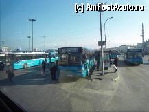 [P29] Statia de autobuze Eminönü. In functie de directia in care merg, autobuzele opresc intr-o anume statie. Pe geamul statie, sunt afisate numerele autobuzelor care pleaca de acolo. Eminönü. » foto by TraianS
 - 
<span class="allrVoted glyphicon glyphicon-heart hidden" id="av315906"></span>
<a class="m-l-10 hidden" id="sv315906" onclick="voting_Foto_DelVot(,315906,21951)" role="button">șterge vot <span class="glyphicon glyphicon-remove"></span></a>
<a id="v9315906" class=" c-red"  onclick="voting_Foto_SetVot(315906)" role="button"><span class="glyphicon glyphicon-heart-empty"></span> <b>LIKE</b> = Votează poza</a> <img class="hidden"  id="f315906W9" src="/imagini/loader.gif" border="0" /><span class="AjErrMes hidden" id="e315906ErM"></span>