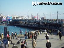 [P39] Podul Galata (cu restaurante la primul nivel) vazut de langa barcile celor care vand Balık Kebap. Treceti pe sub pod, in dreapta pentru a ajunge la 'Iskele' - docurile vapoarelor care pleaca pe Bosfor si-nspre partea asiatica. Eminönü. » foto by TraianS
 - 
<span class="allrVoted glyphicon glyphicon-heart hidden" id="av315916"></span>
<a class="m-l-10 hidden" id="sv315916" onclick="voting_Foto_DelVot(,315916,21951)" role="button">șterge vot <span class="glyphicon glyphicon-remove"></span></a>
<a id="v9315916" class=" c-red"  onclick="voting_Foto_SetVot(315916)" role="button"><span class="glyphicon glyphicon-heart-empty"></span> <b>LIKE</b> = Votează poza</a> <img class="hidden"  id="f315916W9" src="/imagini/loader.gif" border="0" /><span class="AjErrMes hidden" id="e315916ErM"></span>