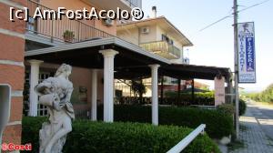 [P06] O altă imagine de la intrarea în Hotel Ristorante L'Avvenire » foto by Costi
 - 
<span class="allrVoted glyphicon glyphicon-heart hidden" id="av858316"></span>
<a class="m-l-10 hidden" id="sv858316" onclick="voting_Foto_DelVot(,858316,21956)" role="button">șterge vot <span class="glyphicon glyphicon-remove"></span></a>
<a id="v9858316" class=" c-red"  onclick="voting_Foto_SetVot(858316)" role="button"><span class="glyphicon glyphicon-heart-empty"></span> <b>LIKE</b> = Votează poza</a> <img class="hidden"  id="f858316W9" src="/imagini/loader.gif" border="0" /><span class="AjErrMes hidden" id="e858316ErM"></span>