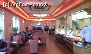 [P05] imagine din restaurant. fiind cald afara majoritatea clientilor erau pe terasa » foto by alunelu69
 - 
<span class="allrVoted glyphicon glyphicon-heart hidden" id="av858332"></span>
<a class="m-l-10 hidden" id="sv858332" onclick="voting_Foto_DelVot(,858332,21957)" role="button">șterge vot <span class="glyphicon glyphicon-remove"></span></a>
<a id="v9858332" class=" c-red"  onclick="voting_Foto_SetVot(858332)" role="button"><span class="glyphicon glyphicon-heart-empty"></span> <b>LIKE</b> = Votează poza</a> <img class="hidden"  id="f858332W9" src="/imagini/loader.gif" border="0" /><span class="AjErrMes hidden" id="e858332ErM"></span>