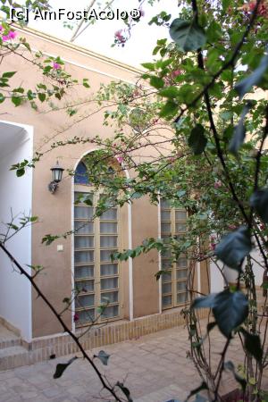 [P31] Yazd, Hotelul Tradițional Kohan, Ferestrele camerei 114, Shahriar, în care am stat » foto by mprofeanu
 - 
<span class="allrVoted glyphicon glyphicon-heart hidden" id="av858401"></span>
<a class="m-l-10 hidden" id="sv858401" onclick="voting_Foto_DelVot(,858401,21958)" role="button">șterge vot <span class="glyphicon glyphicon-remove"></span></a>
<a id="v9858401" class=" c-red"  onclick="voting_Foto_SetVot(858401)" role="button"><span class="glyphicon glyphicon-heart-empty"></span> <b>LIKE</b> = Votează poza</a> <img class="hidden"  id="f858401W9" src="/imagini/loader.gif" border="0" /><span class="AjErrMes hidden" id="e858401ErM"></span>