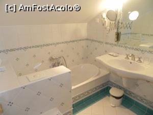 [P07] Iată și cada, sub șarpantă. Și porțiunea placată cu faianță care poate servi pe post de policioară.  » foto by abancor
 - 
<span class="allrVoted glyphicon glyphicon-heart hidden" id="av858430"></span>
<a class="m-l-10 hidden" id="sv858430" onclick="voting_Foto_DelVot(,858430,21961)" role="button">șterge vot <span class="glyphicon glyphicon-remove"></span></a>
<a id="v9858430" class=" c-red"  onclick="voting_Foto_SetVot(858430)" role="button"><span class="glyphicon glyphicon-heart-empty"></span> <b>LIKE</b> = Votează poza</a> <img class="hidden"  id="f858430W9" src="/imagini/loader.gif" border="0" /><span class="AjErrMes hidden" id="e858430ErM"></span>