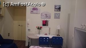 [P14] Un birou in camera noastra iar in spate usa care da spre palier. N-am folosit-o, am trecut prin camera vecinilor.  » foto by Aurici
 - 
<span class="allrVoted glyphicon glyphicon-heart hidden" id="av859114"></span>
<a class="m-l-10 hidden" id="sv859114" onclick="voting_Foto_DelVot(,859114,21967)" role="button">șterge vot <span class="glyphicon glyphicon-remove"></span></a>
<a id="v9859114" class=" c-red"  onclick="voting_Foto_SetVot(859114)" role="button"><span class="glyphicon glyphicon-heart-empty"></span> <b>LIKE</b> = Votează poza</a> <img class="hidden"  id="f859114W9" src="/imagini/loader.gif" border="0" /><span class="AjErrMes hidden" id="e859114ErM"></span>